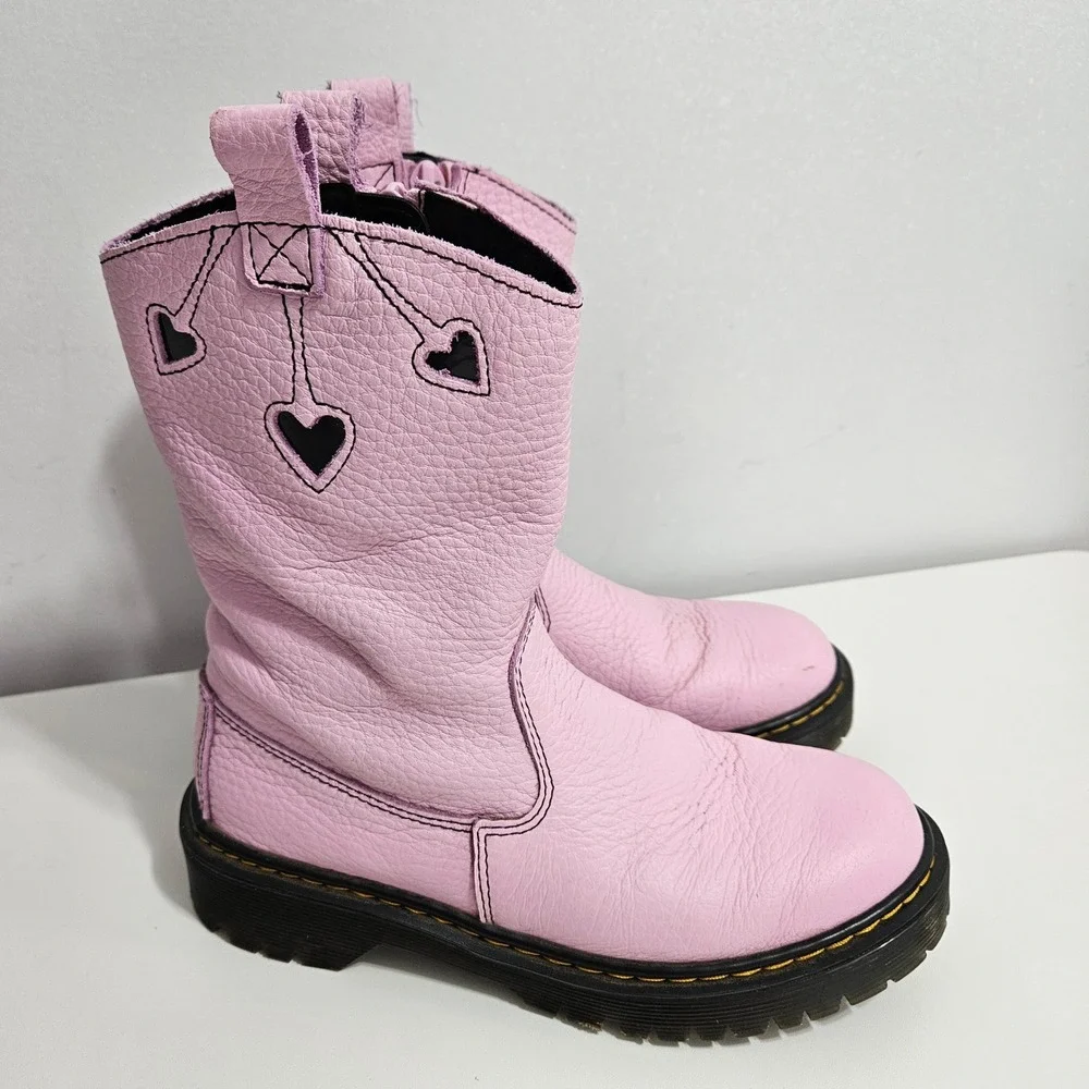 Doc Martens Bex Heart P-O Boot, Pale Pink-Black Kids Girls 3 EU 34